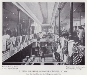 A view showing sprinkler installation (b/w photo) 作者 英国摄影师
