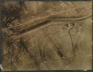 与WWI战壕的航拍照片，1918年 作者 英国摄影师