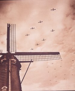 盟军飞机在荷兰上空拖曳载有空降兵的滑翔机，阿纳姆之战 作者 英国摄影师