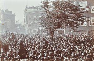 布莱克沃尔隧道（Blackwall Tunnel）：1897年在仪式开幕式上的人群 作者 英国摄影师