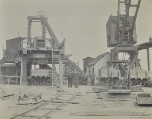 黑墙隧道：1893年隧道施工期间的竖井和工人 作者 英国摄影师