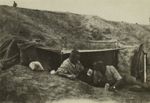 1917年10月，英国士兵在巴勒斯坦泰尔杰米营地下班（黑白照片）。 作者 英国摄影师