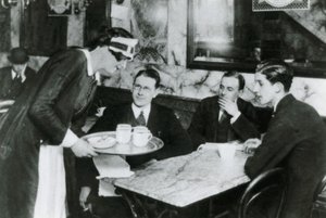白金汉宫花园派对，1911年 作者 英国摄影师