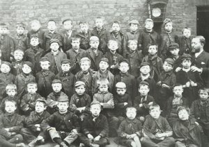乔门街学校：男生组，1895年 作者 英国摄影师