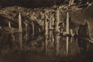 切达洞穴：石笋柱，美丽的倒影群（黑白照片） 作者 英国摄影师