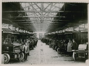 Cricklewood Garage 作者 英国摄影师