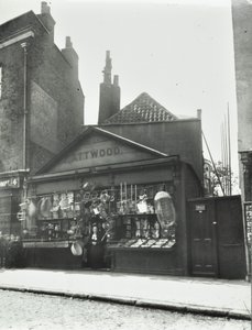 伊芙琳街：1899年由伦敦德普特福德大街出发 作者 英国摄影师