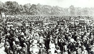 1908年6月21日在海德公园举行的妇女示威表演 作者 英国摄影师