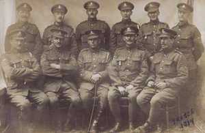 英国士兵群，一战，法国1917年（黑白照片）。 作者 英国摄影师