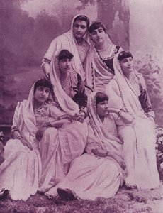 Parsee女士组 作者 英国摄影师