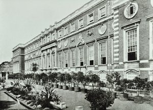 Hampton Court Palace，Hampton Court Road，Richmond：The Terrace，Wrens Court，1896 作者 英国摄影师