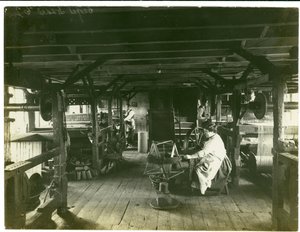 手摇织机，休斯工厂2号，1923年 作者 英国摄影师