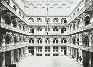 Hop Exchange：东大厅内部，南华克街，伦敦，1890年 作者 英国摄影师