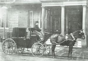 马车，1890年 作者 英国摄影师