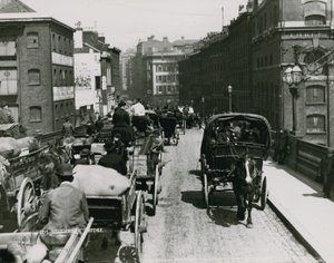 通过Southwark桥的马拉车 作者 英国摄影师