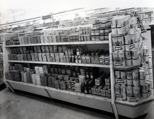 家居必需品过道，Woolworths商店，1956年 作者 英国摄影师