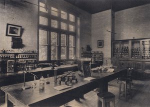 剑桥莱伊学校宣传册插图（黑白照片） 作者 英国摄影师