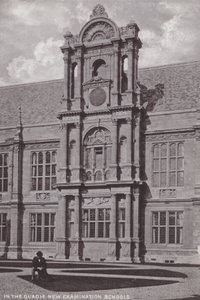 在Quadrangle新考试学校 作者 英国摄影师