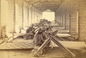 卡拉奇监狱的纺织工人。1873 年（摄影照片） 作者 英国摄影师