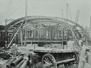 国王十字车站：建筑工程正在进行中，1862年 作者 英国摄影师