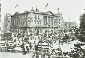 伦敦馆，皮卡迪利广场，威斯敏斯特LB：向东看，1895年 作者 英国摄影师