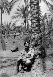 Louis Cohen，来自1943年由WHJ Sale少校编辑的专辑 作者 英国摄影师