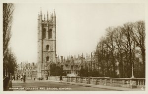 牛津大学马格达伦学院（黑白照片）。 作者 英国摄影师