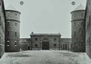 米尔班克监狱：下来，主要走廊，1885年 作者 英国摄影师