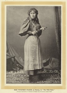 Winifred Fraser小姐，作为Hedvig，在The Wild Duck中 作者 English Photographer