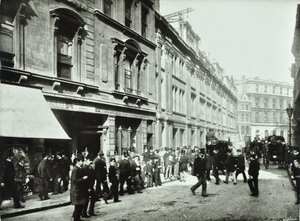 旧宽街，证券交易所入口，伦敦金融城，1890年 作者 英国摄影师