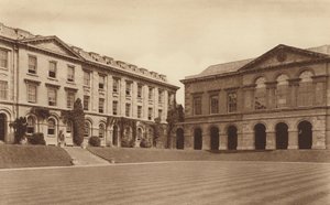 牛津：伍斯特学院，十八世纪图书馆和四合院北侧（黑白照片） 作者 英国摄影师
