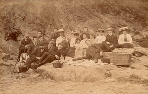 海滩上的野餐茶（黑白照片） 作者 英国摄影师