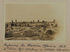 为1918年德国1918年的进攻做准备。第四次进攻：Rgt。在YPRES SALIENT工作 作者 英国摄影师