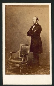 Prince Albert, standing behind a chair (b/w photo) 作者 英国摄影师