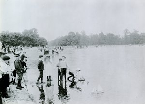 圆形池塘，肯辛顿花园 作者 英国摄影师