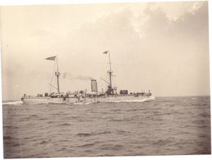 海上的“志远”，约1886年 作者 英国摄影师