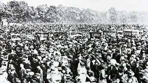 1908年6月12日星期日，在海德公园举行的女性示威表演 作者 英国摄影师