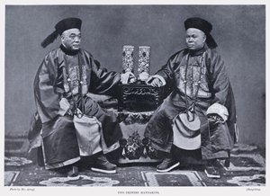 Two Chinese Mandarins (b/w photo) 作者 英国摄影师