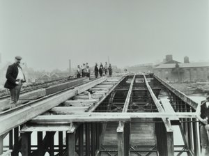 沃克斯豪尔桥：拆迁，1898年 作者 英国摄影师
