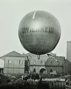 Vivienne III气球在1898年的Wandsworth天然气公司前面 作者 英国摄影师