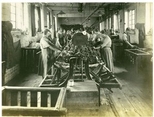 绕线室，休斯工厂2号，1923年 作者 英国摄影师