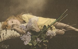 年轻的女孩和鲜花 作者 英国摄影师