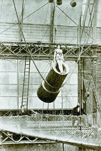 1877年，Zazel每周支付100英镑从大炮中射出 作者 英国摄影师