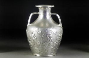 维多利亚时代的波特兰花瓶的银色复制品，1844年 作者 英语学校