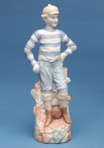 蓝色和白色条纹套件中的男孩足球运动员的浓汤图，c.1890s（陶瓷） 作者 英语学校
