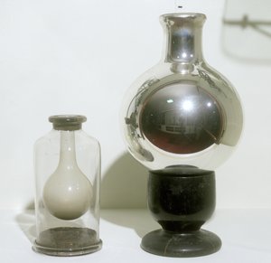 Dewar thermos真空瓶，19世纪末 作者 英语学校