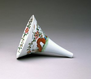 Famille Rose Wine Funnel，伍斯特瓷器，1753-55（珐琅瓷）