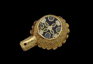 Minster Lovell Jewel，可能是17世纪（珐琅和金景泰蓝） 作者 英语学校