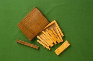 纳皮尔骨头现代复制品（黄杨木和胡桃木） 作者 英语学校