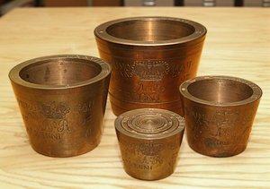重量巢，被称为安妮女王的桩 作者 英语学校